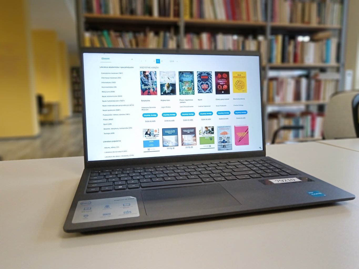 Laptop przedstawiający Ebooki.