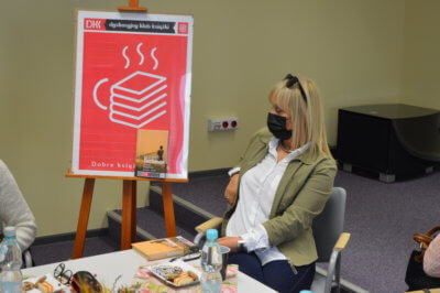 Plakat DKK i książka Wojciech Tochmman pianie kogutów, płacz psów