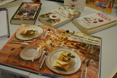 Książka kucharska z przepisami wigilijnymi.