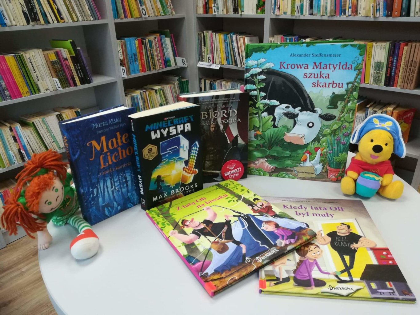 Międzynarodowy Dzień Książki dla Dzieci - Książki dla dzieci na stoliku..