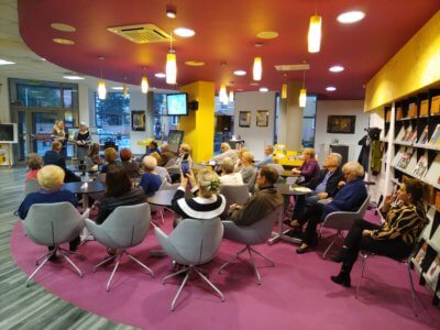 Zdjęcie grupowe finisażu.