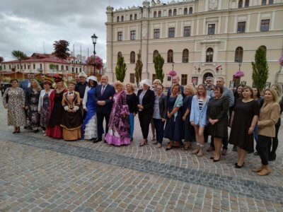 Zdjęcie grupowe uczestników Święta Czytania.