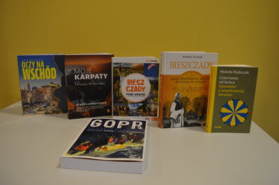 Przykładowe nowości w wypożyczalni dla dorosłych.