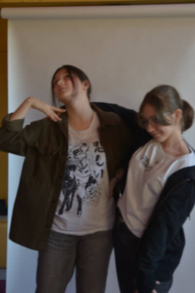 Pozujący uczestniczki.