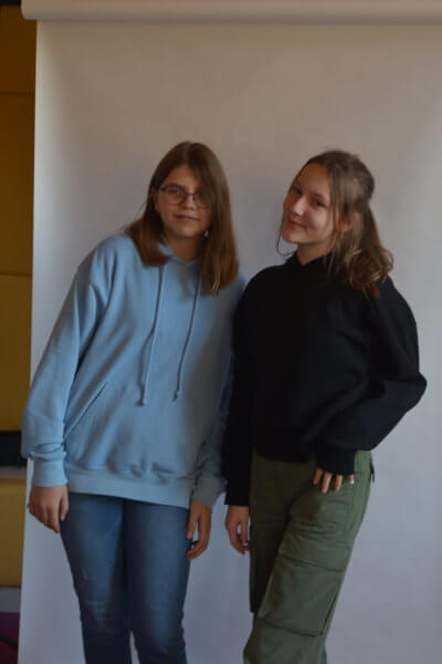 Pozujący uczestniczki.