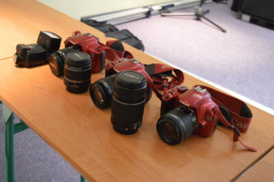 Zbiór aparatów i obiektywów.