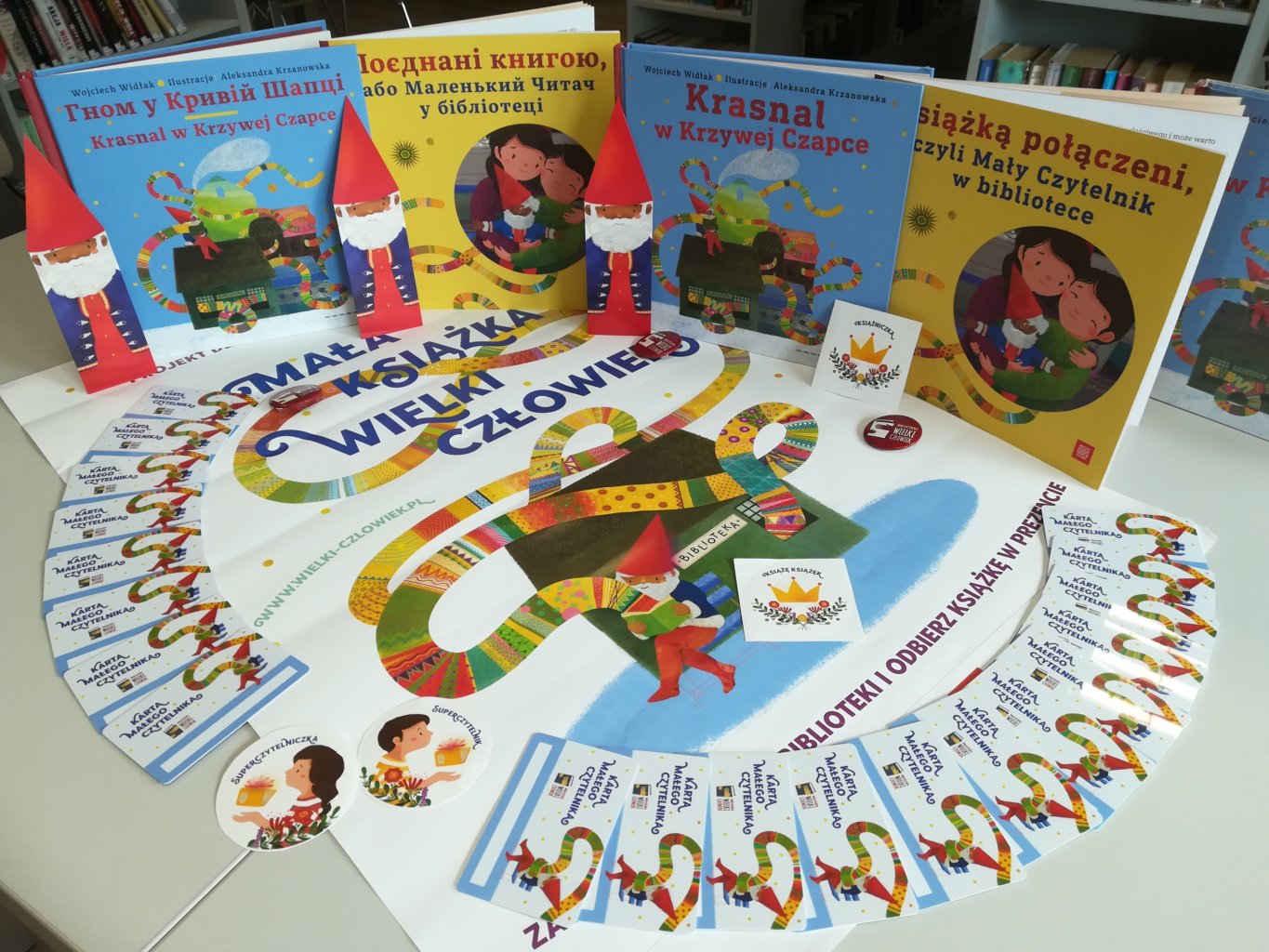 Ulotki i książki o tematyce Krasnal w Krzywej Czapce - wyprawka na Małego Czytelnika.