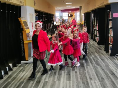 Pociąg dzieci do Mikołaja.