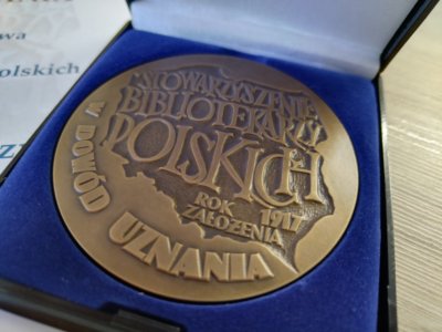 Medal w dowód uznania dla Miejskiej Biblioteki Publicznej w Jarosławiu