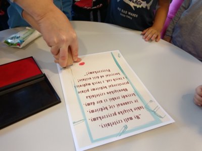 Deklaracja małych czytelników. Podbijana odciskiem palca.