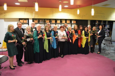 Artyści z zespołu Sway i grupy Leo w pamiątkowym zdjęciu