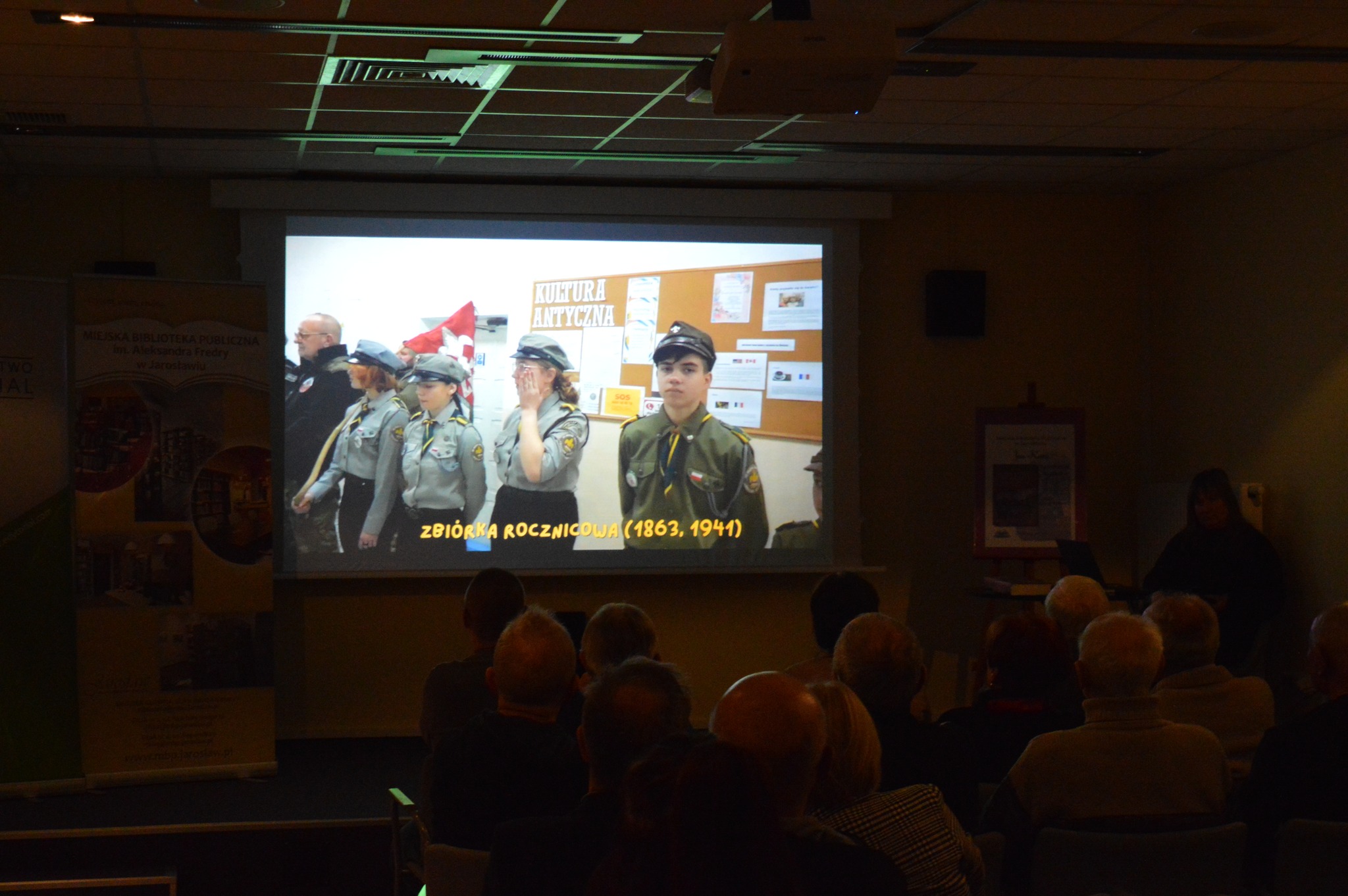 Ludzie oglądający film