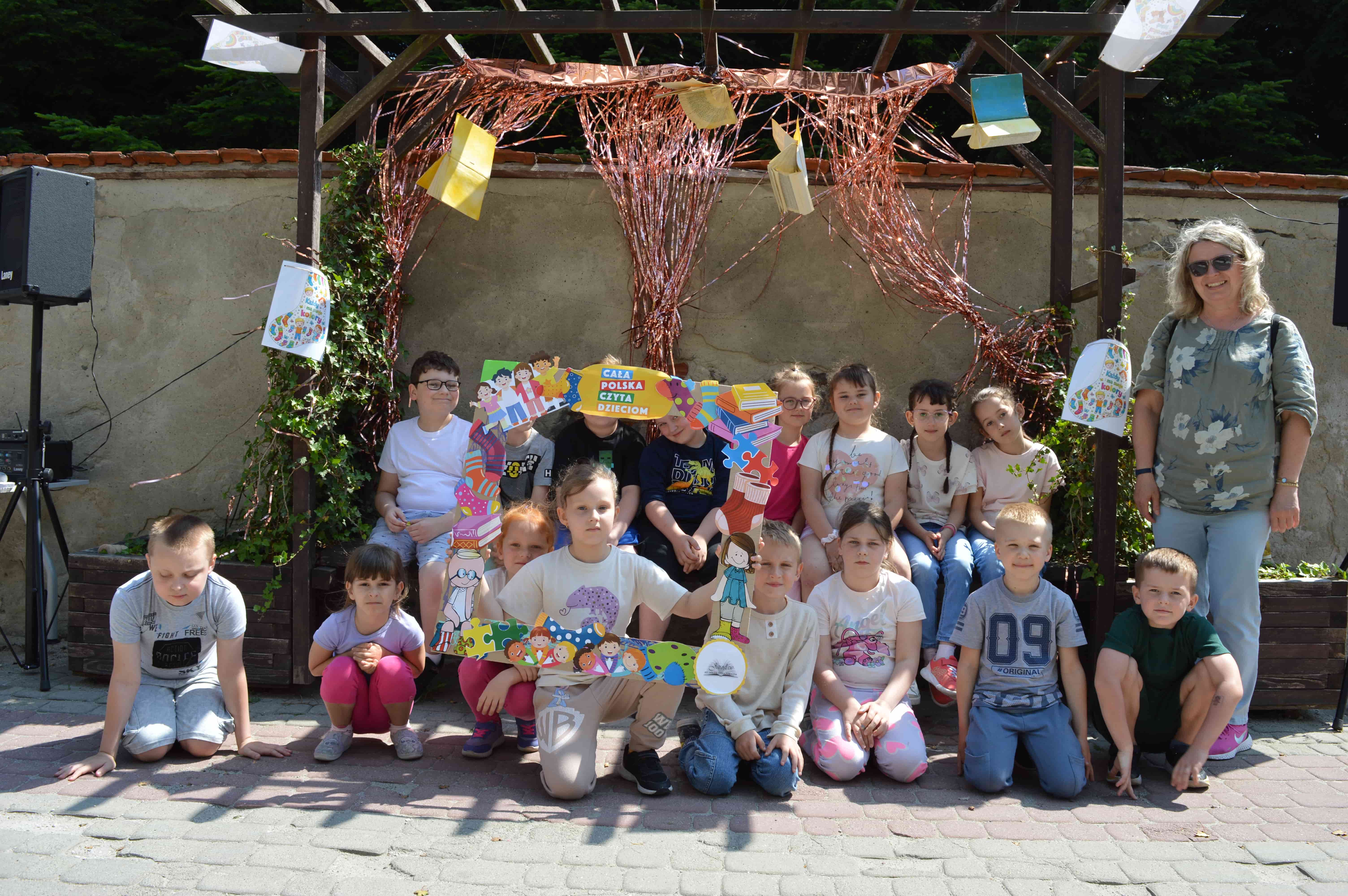 Uczestnicy Bajkowego Pikniku Czytelniczego